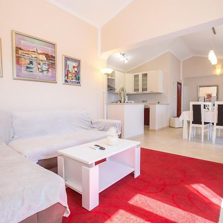 Villa Michelle Karojba Extérieur photo